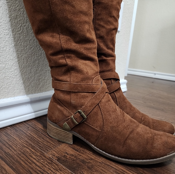 Brown suede tall boots - Picture 9 of 11